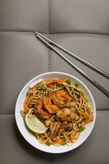 thai noodle with shrimps
