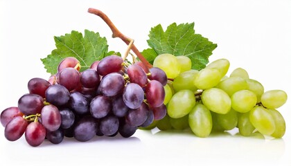 Rote und grüne Weintrauben isoliert auf weiß Hintergrund 