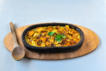 Sauteed chicken with carrots and peas ( Turkish ; Et, Tavuk Sote, guvec  )