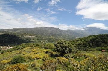 Genna et Thronos depuis la route d'Agia Fotini à Méronas dans la vallée d'Amari en Crète