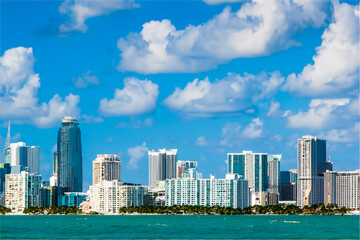 Obraz premium Miami skyline with clouds.Generative AI