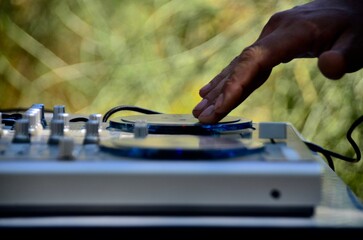 DJ