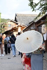 Japonaise avec ombrelle - Kyoto