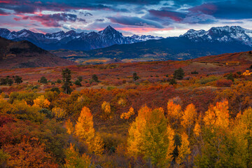 Naklejka premium Colorado's Dallas Divide at autumn