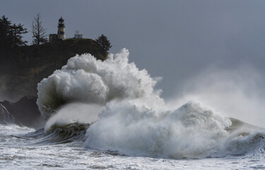 Fototapeta na wymiar Cape Disappointment Big Waves