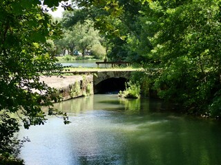 Pont et paysage bucolique