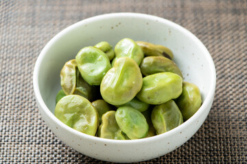 そら豆の塩ゆで。
