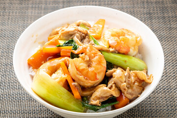 五目あんかけ中華丼。
