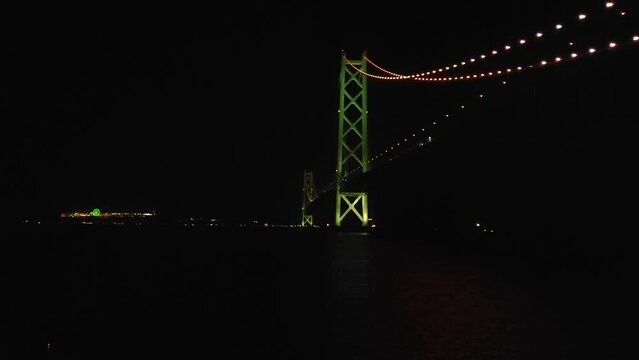 淡路島へ　兵庫県明石海峡大橋の夜景