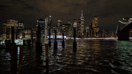 Night view of Manhattan skyline shot from Brooklyn Bridge park