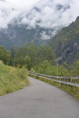 road to the mountains in Fl&aring;m norway 