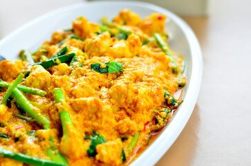 Stir-fried crab with curry powder.  It is a food menu that tourists love when they go to eat Thai-style seafood.