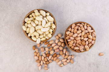 Kacang Tanah Kulit Ari dan Kupas or Peanuts Seeds. 