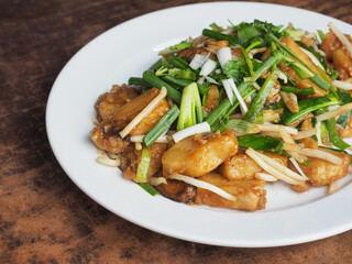 stir fried turnip cake with bean sprouts and spring onion