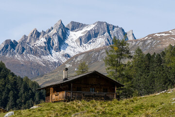 Fototapeta na wymiar Blick von der Oberhausalm im hinteren Defereggental zur Affentalspitze