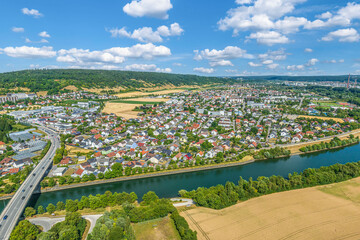 Die niederbayerische Kreisstadt Kelheim im Luftbild, Blick auf die Stadtteile nördlich des Main-Donau-Kanals