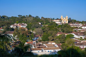 Obraz premium Panoramic aerial view of the city of Tiradentes with colorful sky at sunset, Minas Gerais.