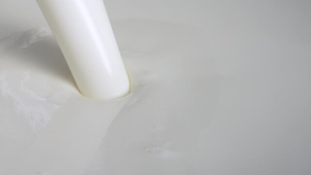 Versement de lait.