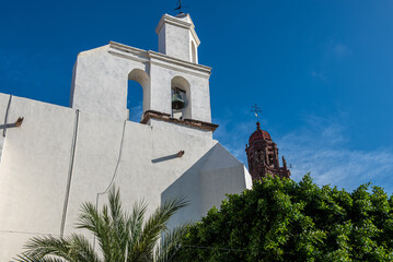 Fototapeta premium Discovering the colonial style in the city of San Miguel de Allende, Guanajuato, Mexico