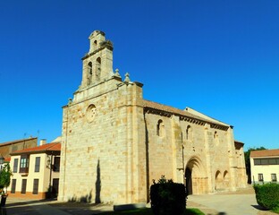Fototapeta na wymiar The church of San Isidoro is a Romanesque monument in Zamora