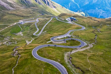 Foto op Canvas Beautiful view of the famous Austrian seršentine road Grossglockner Hochalpenstrasse. © _jure