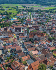 Fototapeta na wymiar Die idyllische Innenstadt von Beilngries im Altmühltal von oben