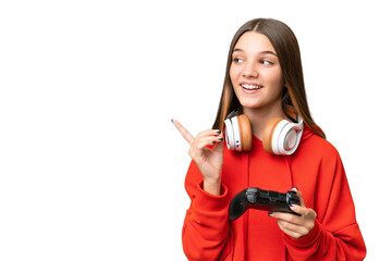 Teenager caucasian girl playing with a video game controller over isolated background intending to realizes the solution while lifting a finger up © luismolinero