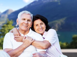 Obraz premium elderly old happy couple hug outdoors