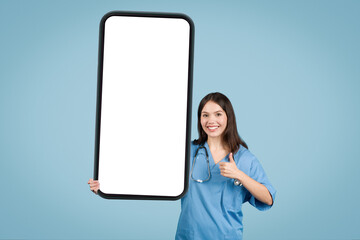 Nurse presenting huge blank mobile phone screen - obrazy, fototapety, plakaty