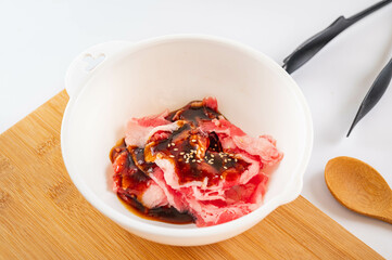 牛スライス肉に味をつける