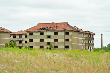 Lost Place Stadt Caraorman im Donaudelta in Rumänien mit leerstehenden Häusern und Fabriken