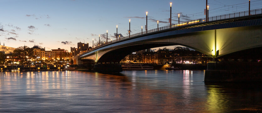 Kennedybr&uuml;cke in Bonn bei Sonnenuntergang