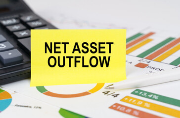 On business reports there is a calculator and a sign with the inscription - net asset outflow