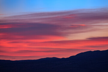 Fototapeta na wymiar Sunrise over Albuquerque and Sandia Mountains, New Mexico
