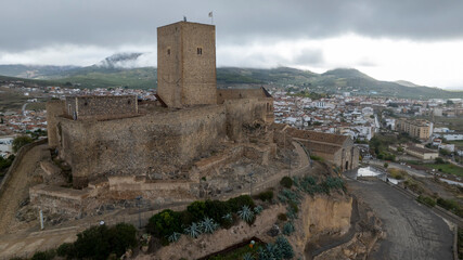 vista aérea del castillo de Alcaudete en la provincia de Jaén, Andalucía	
