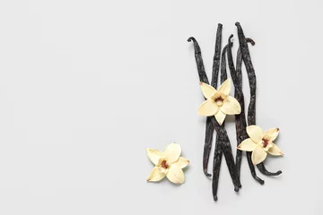 Fotobehang Aromatic vanilla sticks and flowers on grey background © Pixel-Shot
