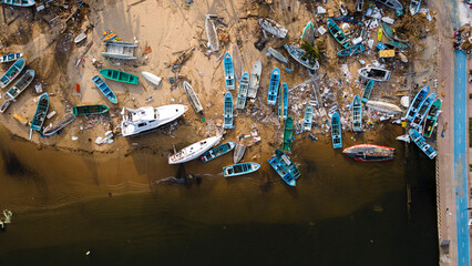 Playa Manzanillo en Acapulco México, a unos días del huracán Otis categoría 5 . - obrazy, fototapety, plakaty