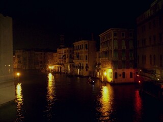 Obraz premium Sul Canal Grande a Venezia, di notte