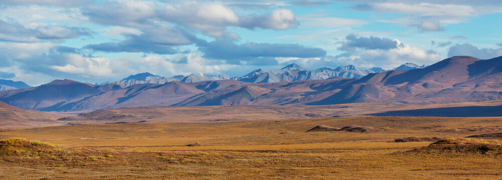 Mountains in tundra © Galyna Andrushko