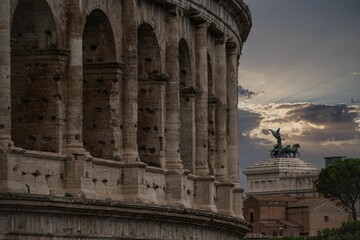 Obraz premium Beautiful view of the Colosseum exterior under a glowing sunset sky