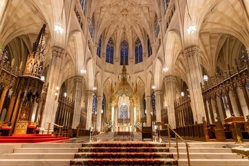 Fototapeta na wymiar Impressive Interior of St. Patrick's Cathedral, a catholic church in Midtown, Manhattan, NYC
