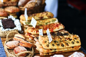 Obraz na płótnie Canvas Array of freshly-baked bread at a food market in Auckland, New Zealand.