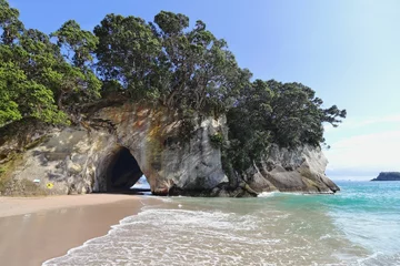 Outdoor kussens Cathedral Cove, a popular tourist destination located in the Coromandel Peninsula of New Zealand © Wirestock