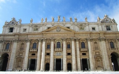 Fototapeta na wymiar Beautiful facade of St. Peter's Basilica in Vatican, Rome, Italy.