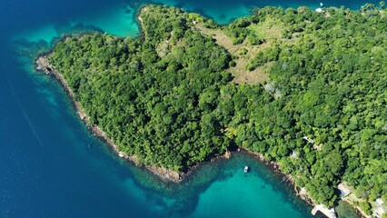 Obraz premium Aerial view of a tropical island and secluded bay in Ilha Grande, Rio de Janeiro