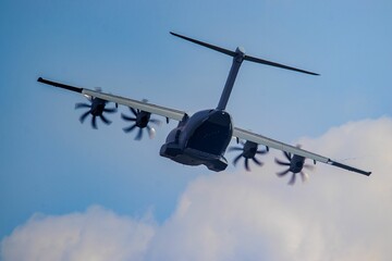 Airbus A400M in flight - obrazy, fototapety, plakaty