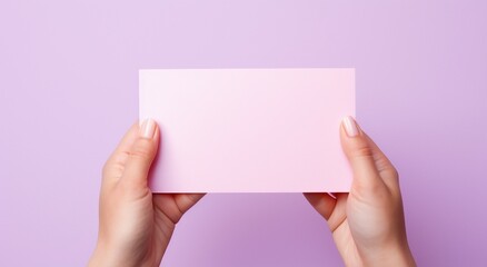 Obraz premium hand holding blank card