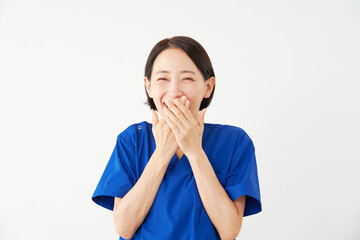 笑顔で驚く女性の医者　白背景