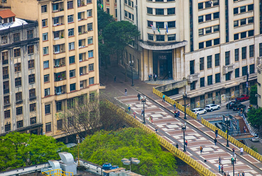 Aerial view of people crossing the Santa Ifigenia viaduct on downtown
