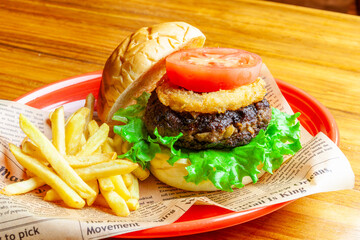 ビーフ100％特大パティのハンバーガー